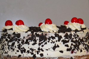 Black Forest Cake vs Chocolate Cake : Perbedaan yang Memanjakan Lidah