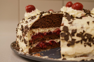 Berapa Lama Black Forest Cake Dapat Bertahan? Panduan untuk Menyimpan dengan Benar