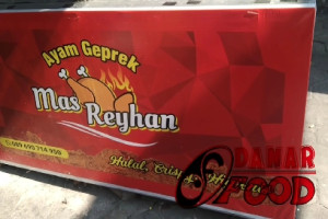 Ayam Geprek Mas Reyhan Semarang yang Renyah Gurih Plus Sambal Rawit Merah Pedasnya Bikin Ketagihan