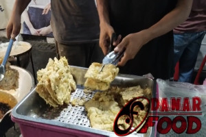 Mendoan Purwokerto : Nikmatnya Sensasi Setengah Matang di Aloon Aloon Semarang