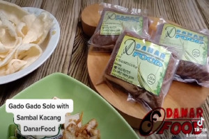 Gado-Gado Solo dengan Sambal Kacang DanarFood : Lezatnya Perpaduan Tradisi dan Inovasi Kuliner
