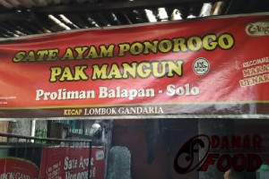 Sate Ponorogo Pak Mangun : Legenda Sate Ayam Terenak di Solo Sejak 1960-an