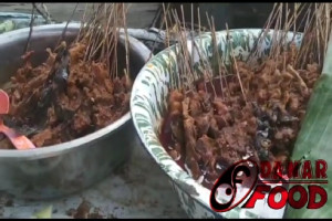 Perpaduan Nikmat Kupat Glabed dan Sate Blengong, Kuliner Khas Brebes Incaran Para Pejabat