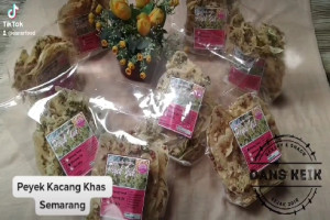 Peyek Kacang Semarang Enak Renyah Tahan Lama untuk Cemilan di Rumah : Nikmatnya Rasa Khas Semarang dalam Genggaman Anda
