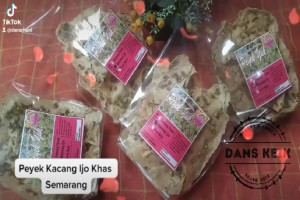 Peyek Kacang Ijo Semarang Renyah untuk Lauk di Bulan Puasa : Menggugah Selera dengan Kelezatan Khas Semarang