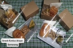 Pesan Snack Kardus Arisan Homemade Murah Rasa Enak di Semarang