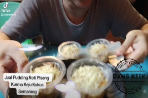Puding Roti Tawar Pisang Raja Kurma Toping Keju : Lezatnya Tradisi dengan Keamanan dan Kualitas Terjamin
