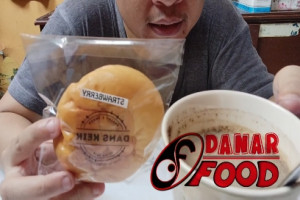 Kolaborasi Kopi Susu dengan Roti Strawberry : Roti Stroberi DanS KeiK Lembut Lezat Enak Murah dan Menggiurkan untuk Jualan di Semarang