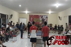 Lomba Tenis Meja Antar RW di Kelurahan Candi : Memperingati HUT ke-79 Republik Indonesia