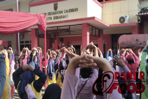 Pelayanan Terpadu Akhir Pekan dan Malam Hari di Kecamatan Candisari : Senam Sehat dan Pengumuman Gebyar Belanja Berhadiah