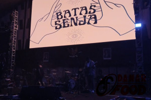 Konser Musik Batas Senja di FISIPFest 2024 UNDIP : Malam Penuh Musik dan Keseruan