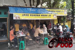 Jahe Rempah Mbah Jo : Nikmatnya Tradisi Semarang yang Melintasi Batas Lokal dan Internasional