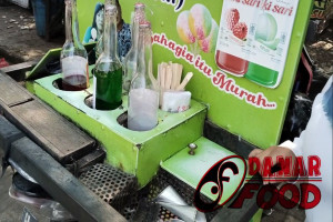 Es Gosrok Kepal Sirup Tempo Doeloe  : Minuman Es Jadul Legendaris yang Segar dan Lezat di Semarang