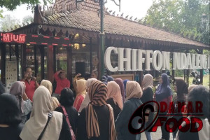 Rombongan Dolan Bareng UMKM Candisari Semarang ke Ndalem Kopi Solo : Wisata Kuliner dan Budaya Jawa