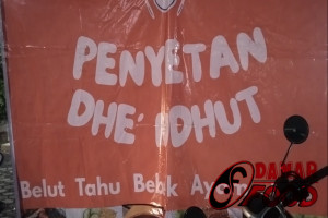 Penyetan Dhe’ Ndhut Semarang : Kuliner Penyetan Viral dengan Nasi Sepuasnya yang Bikin Ketagihan