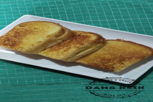 Roti Bakar : Dari Warisan Romawi Kuno hingga Peluang Bisnis Kuliner Modern Tak Terbatas