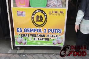 Es Gempol Dua Putri Pasar Johar Semarang, Es Jadul Khas Welahan Jepara yang Segarnya Menembus Waktu